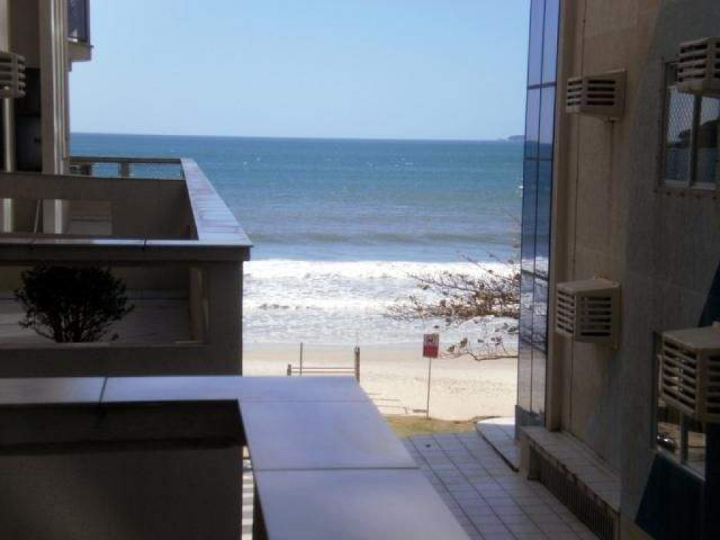 Apartamento de 2 quartos com ar com vista para a praia - Itapema